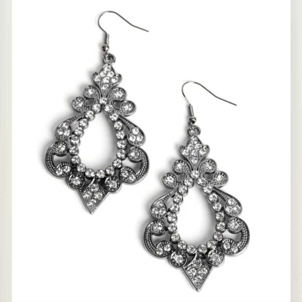 Fit for a DIVA - Black Earrings Vintage